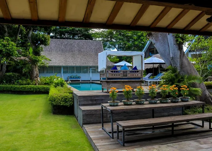 Chanteak Bali - White House 2 Bed & Breakfast