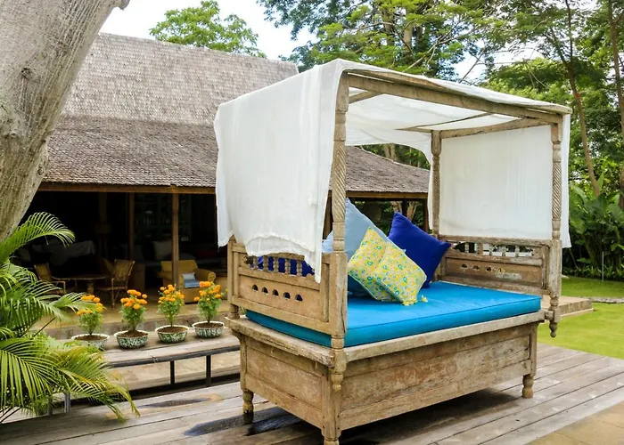 Chanteak Bali - White House 2 Bed & Breakfast Jimbaran