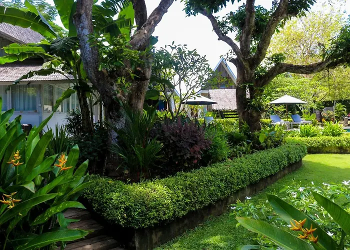 Chanteak Bali - White House 2 Bed & Breakfast