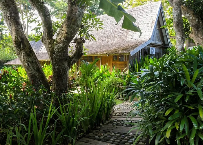 Chanteak Bali - White House 2 Bed & Breakfast Jimbaran