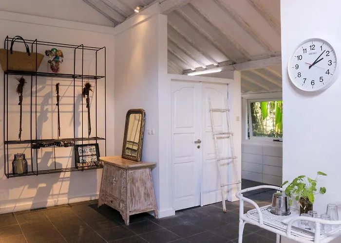 Bed & Breakfast Chanteak Bali - White House 2 *