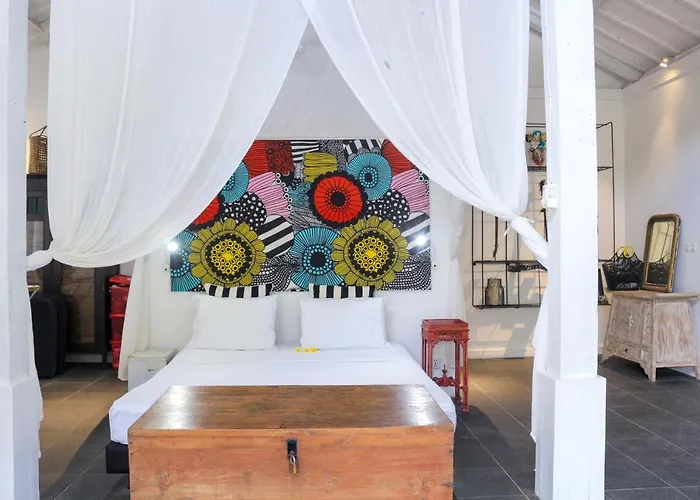 Chanteak Bali - White House 2 Bed & Breakfast *