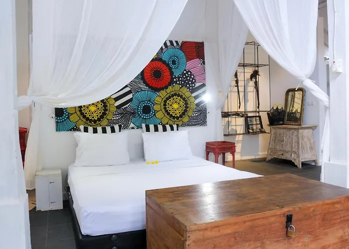 Chanteak Bali - White House 2 Bed & Breakfast *