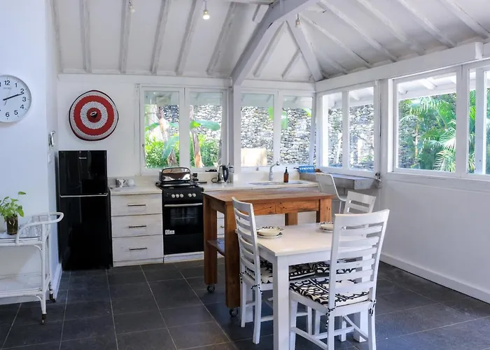 Chanteak Bali - White House 2 Bed & Breakfast *