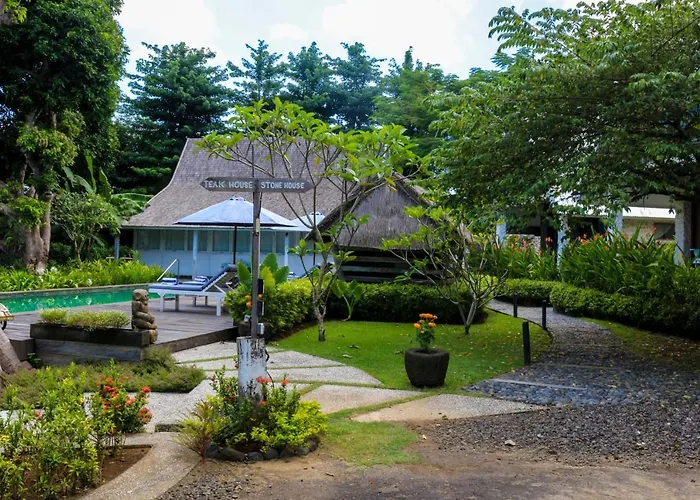 Chanteak Bali - White House 2 Bed & Breakfast